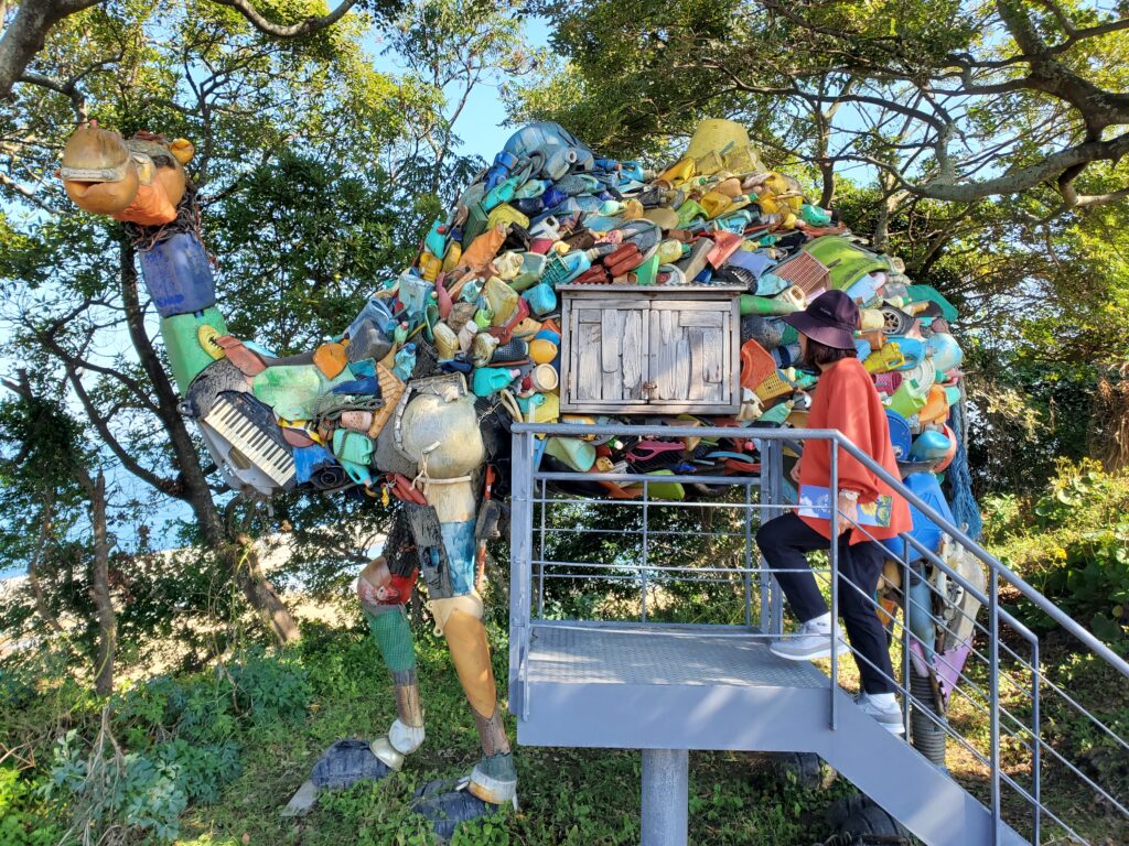 長崎リーゾートキャンプ場の廃材で作られたラクダのアート作品